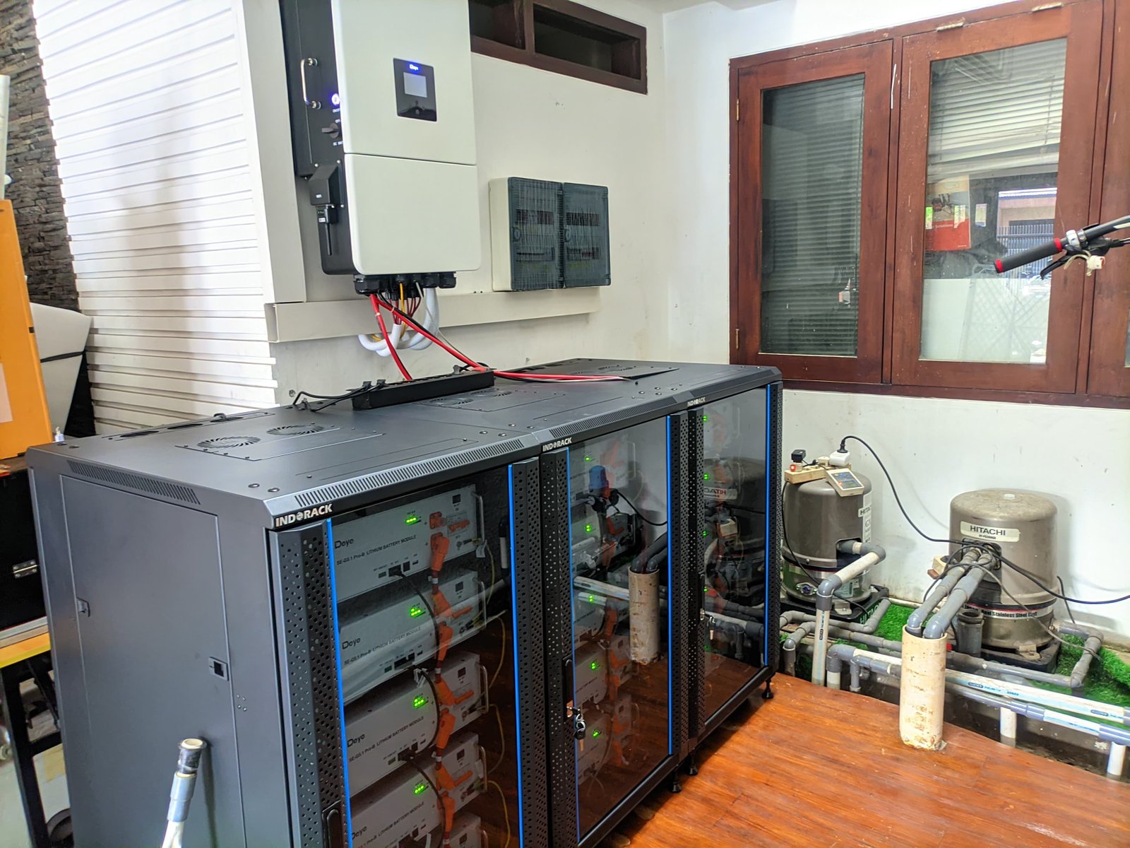 Kenapa Harus Menggunakan Rack Server Indorack untuk Setup Battery Storage?